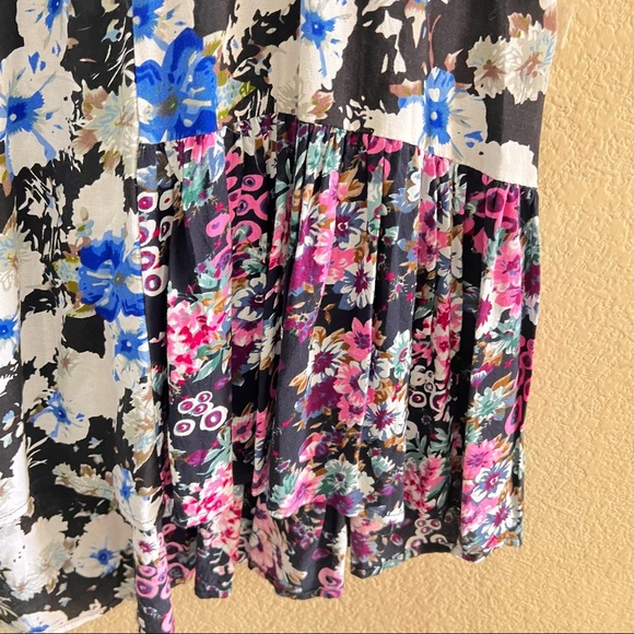 Chelsea & Theodore Shift Dress Womens Medium Multifloral Pleated Mini Beachy EUC - Picture 8 of 9
